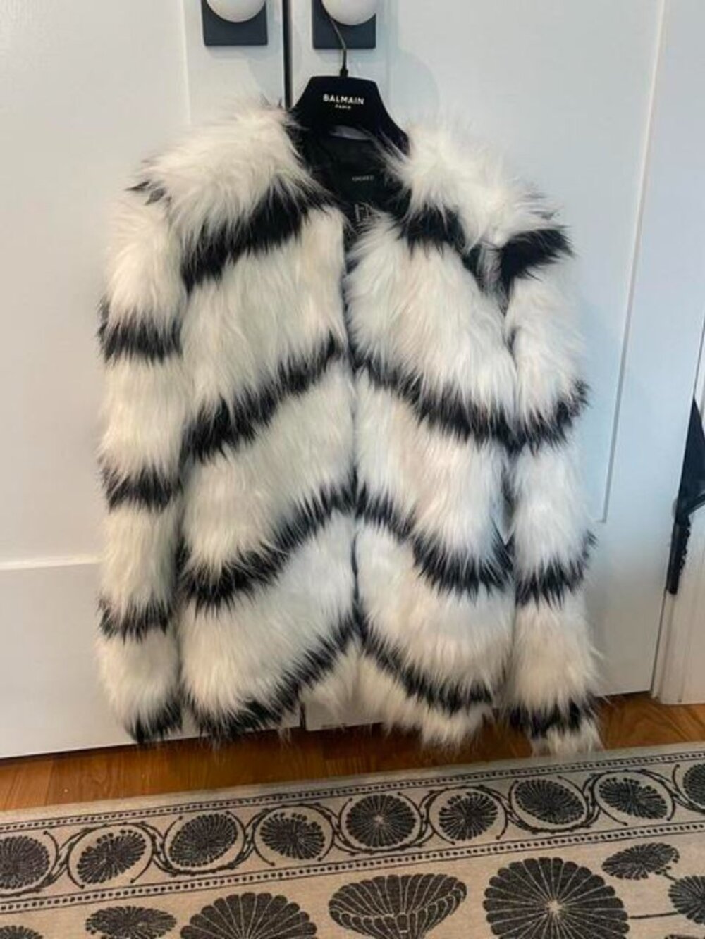 Forever 21 faux fur coat never worn size S